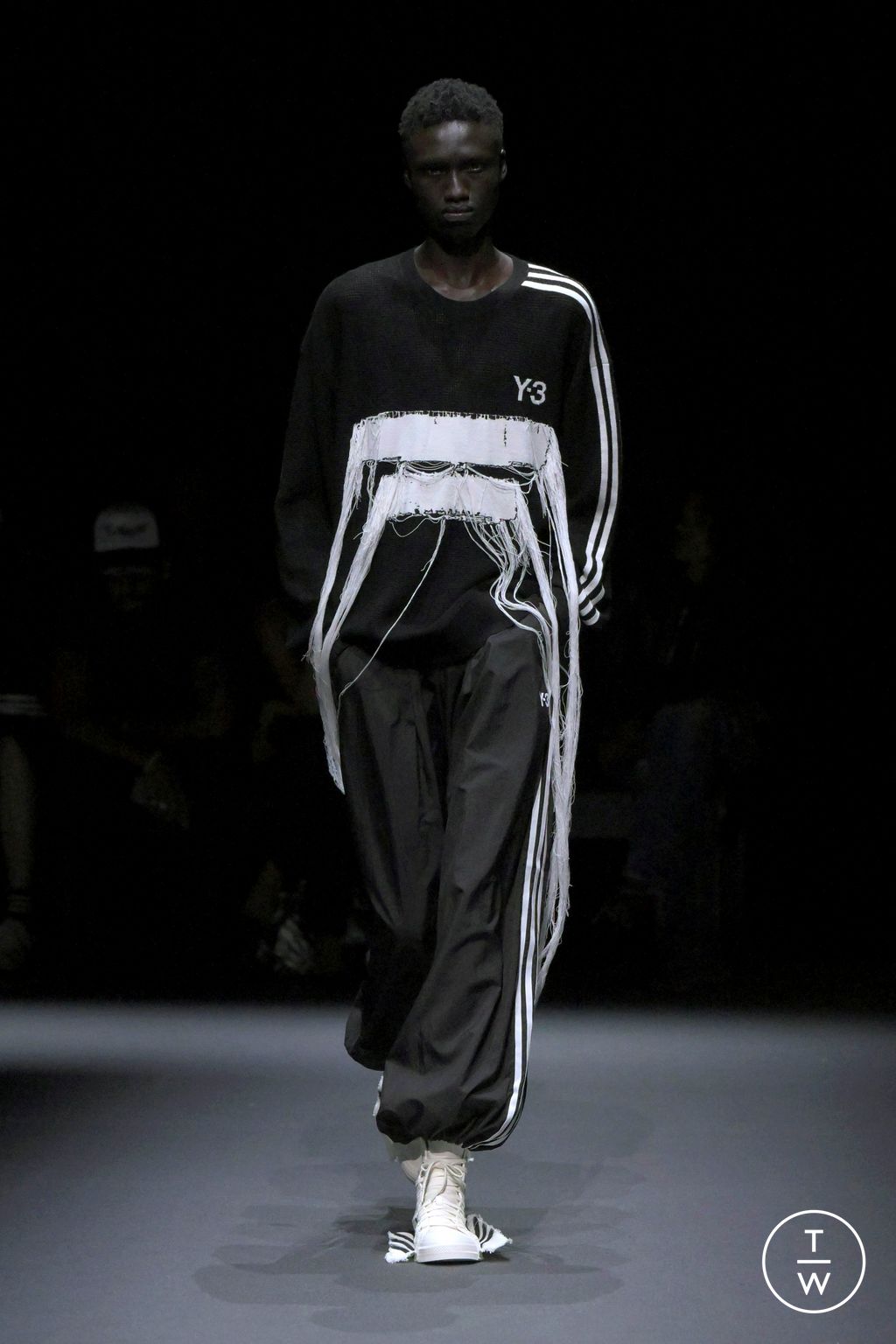 Fashion Week Paris Spring/Summer 2025 look 7 from the Y-3 collection 男装