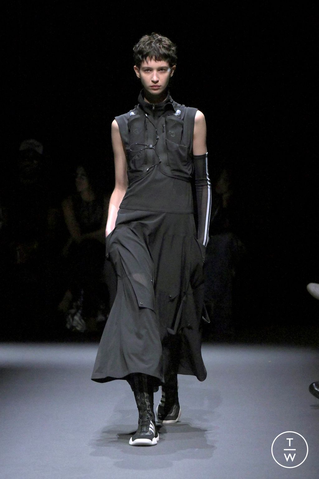 Fashion Week Paris Spring/Summer 2025 look 15 from the Y-3 collection menswear