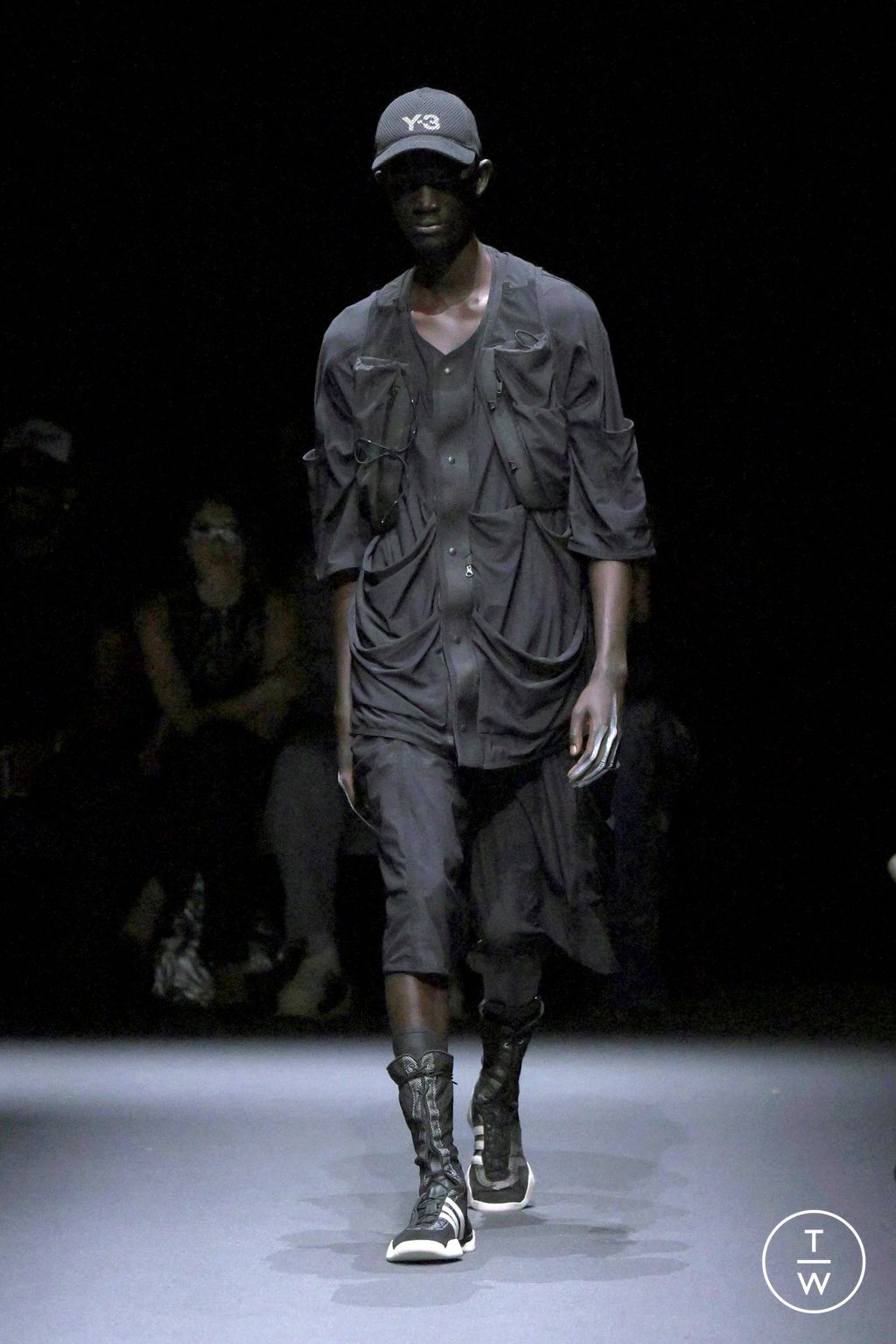 Fashion Week Paris Spring-Summer 2025 look 17 from the Y-3 collection menswear