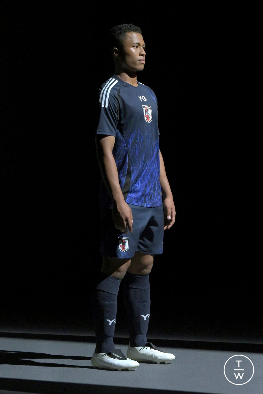 Fashion Week Paris Spring/Summer 2025 look 18 from the Y-3 collection menswear