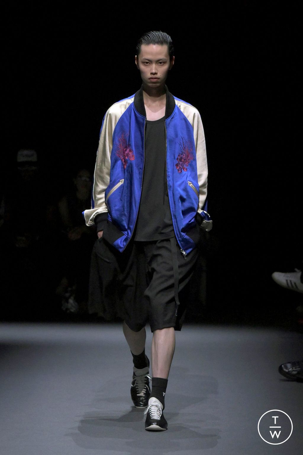 Fashion Week Paris Spring/Summer 2025 look 21 from the Y-3 collection 男装