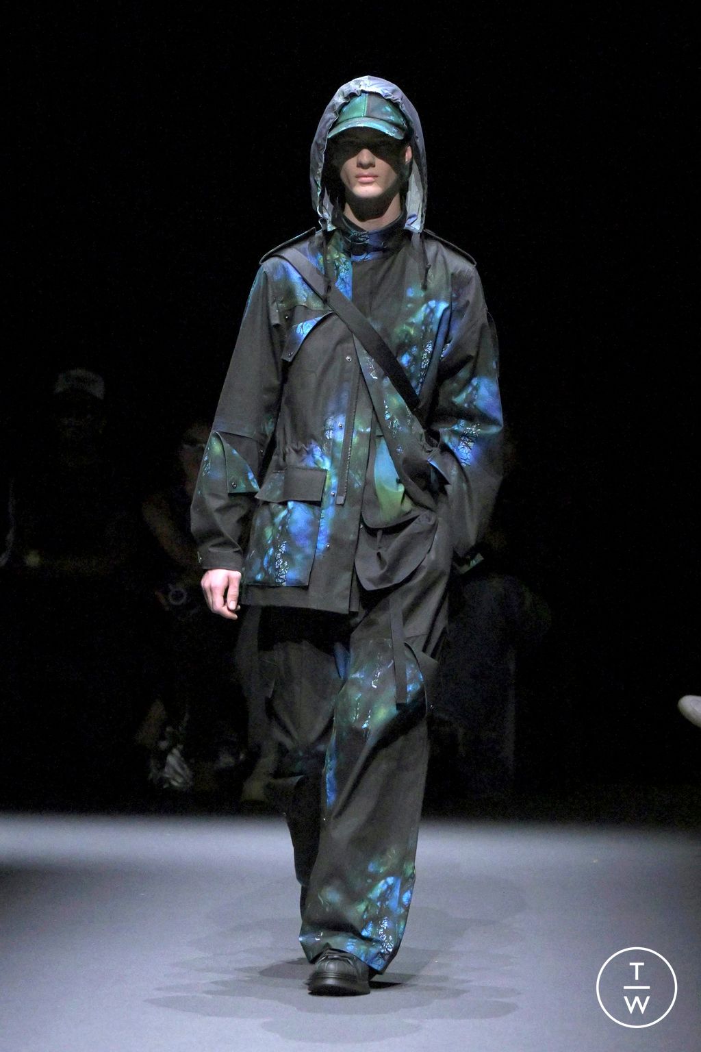 Fashion Week Paris Spring/Summer 2025 look 31 from the Y-3 collection 男装