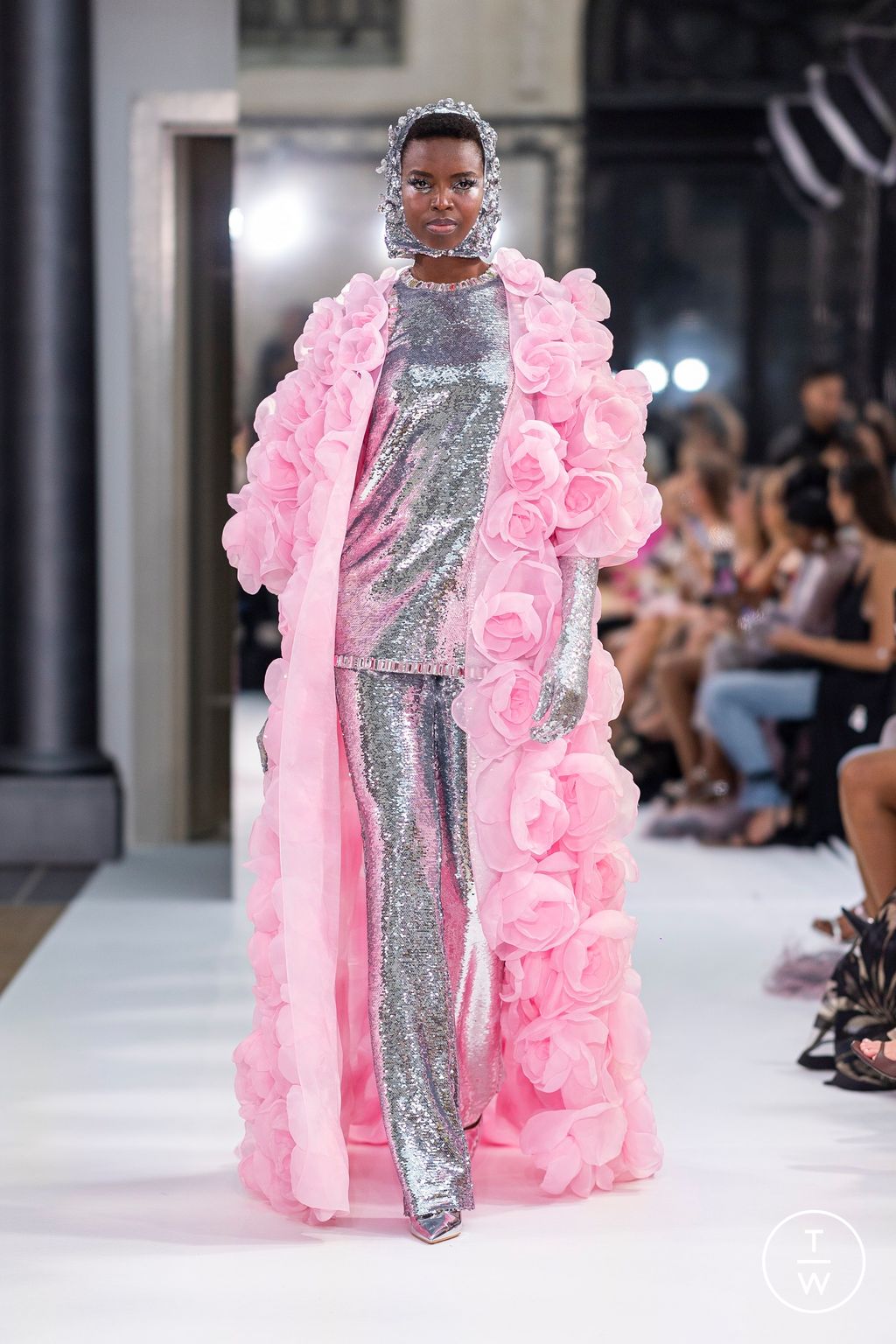 Fashion Week Paris Fall/Winter 2024 look 18 from the Yanina Couture collection couture