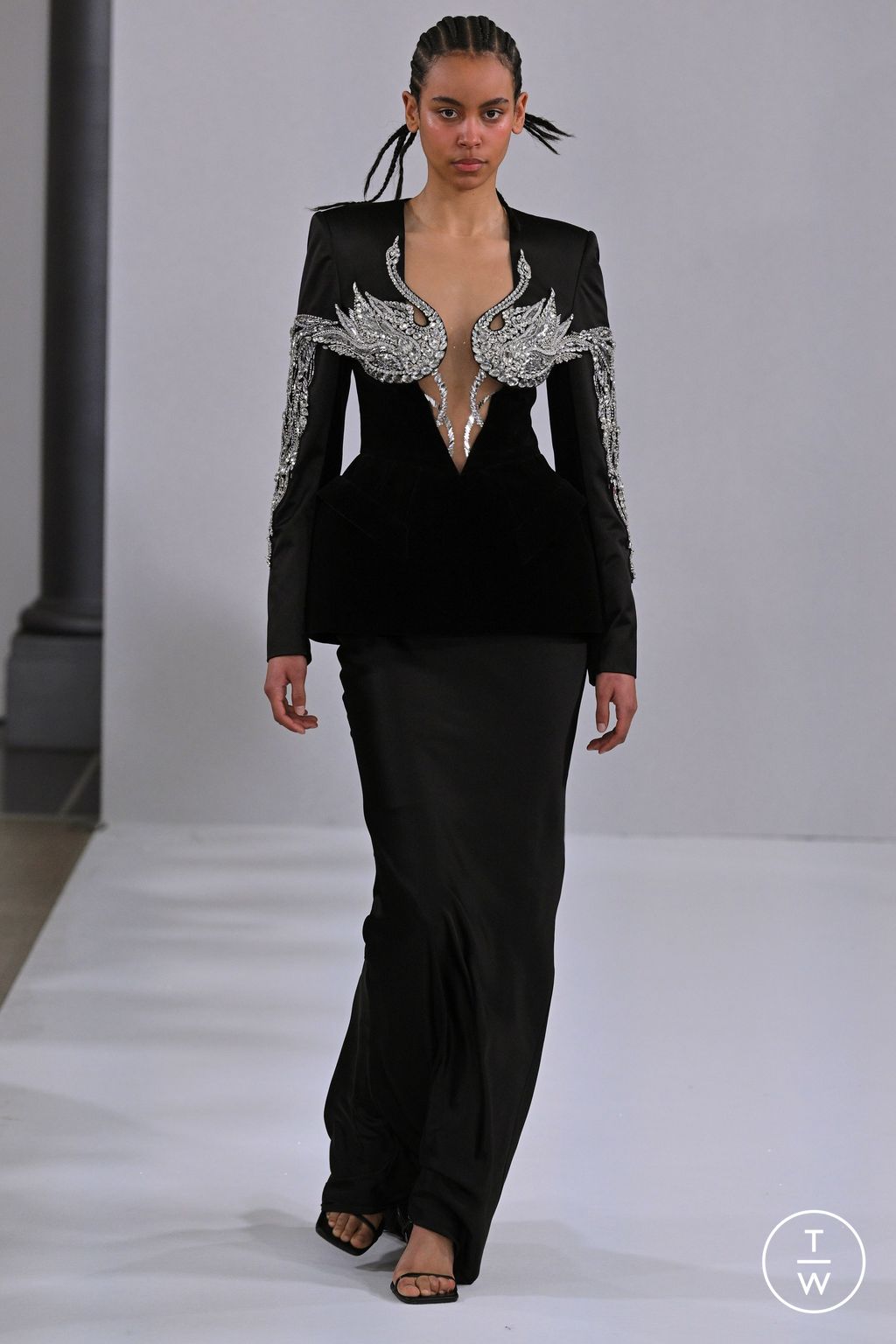 Fashion Week Paris Spring/Summer 2024 look 24 from the Yanina Couture collection couture