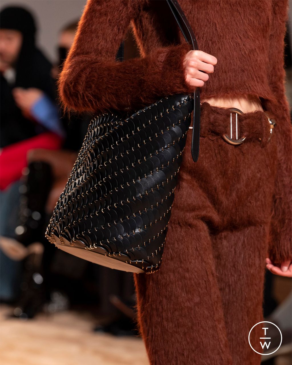 Fashion Week Paris Fall/Winter 2023 look 1 from the Rabanne collection womenswear accessories