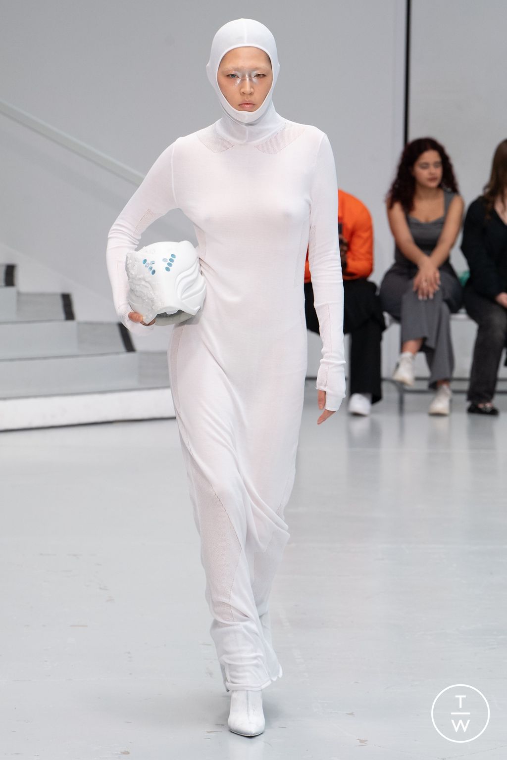 Fashion Week Paris Spring-Summer 2025 look 2 from the Yenesai collection 男装