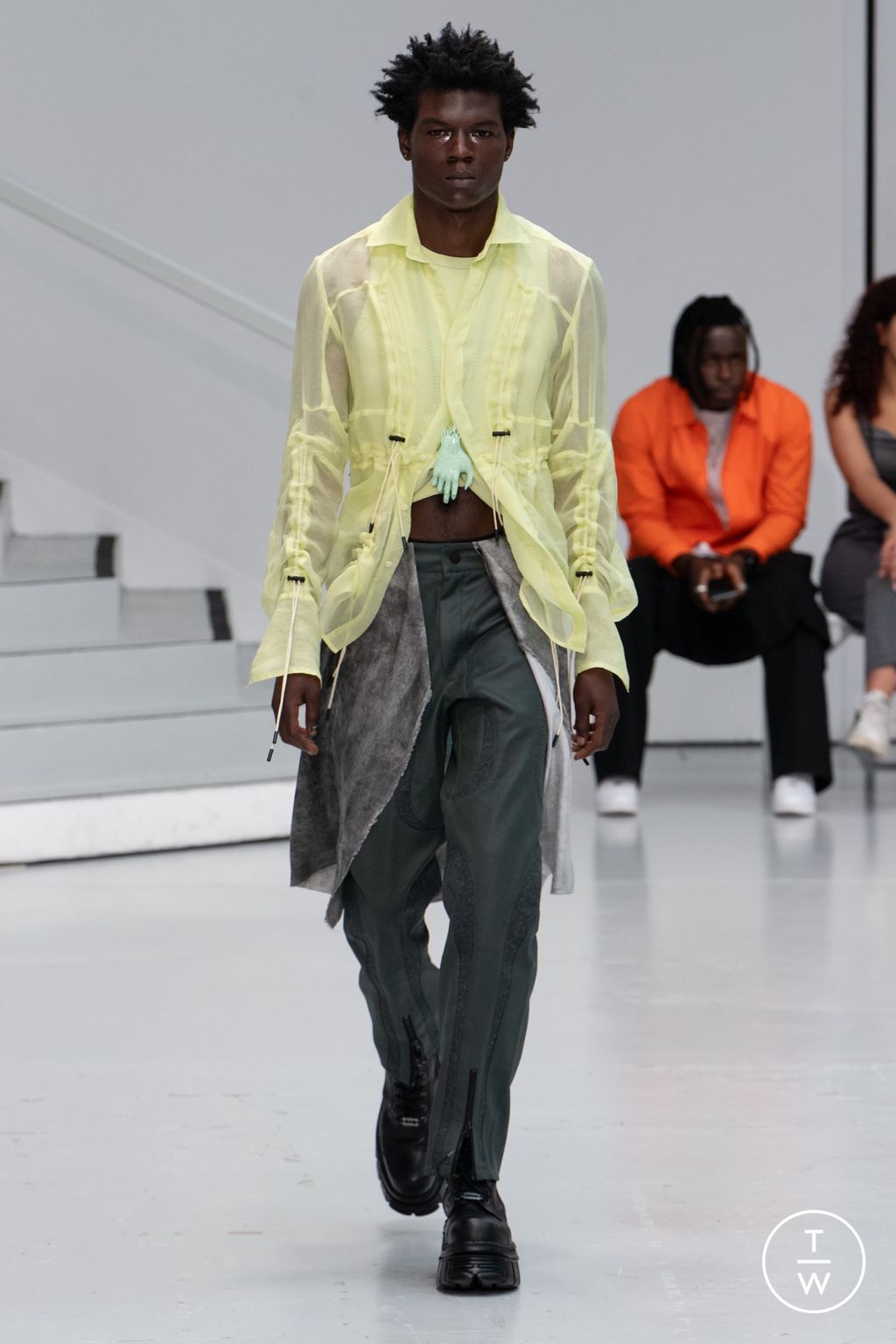 Fashion Week Paris Spring-Summer 2025 look 9 from the Yenesai collection 男装