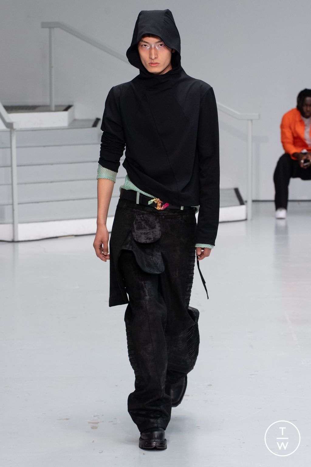 Fashion Week Paris Spring-Summer 2025 look 16 from the Yenesai collection 男装