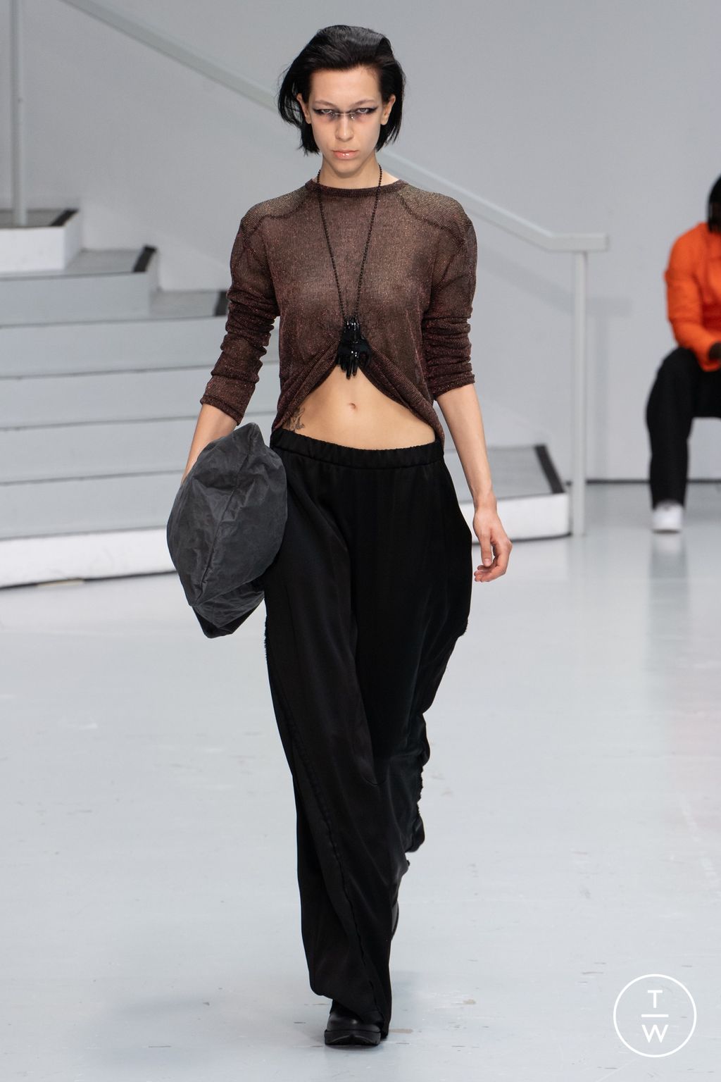 Fashion Week Paris Spring-Summer 2025 look 23 de la collection Yenesai menswear