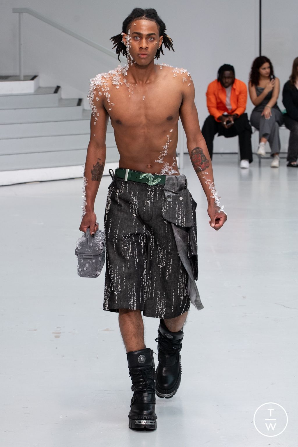 Fashion Week Paris Spring-Summer 2025 look 25 from the Yenesai collection menswear