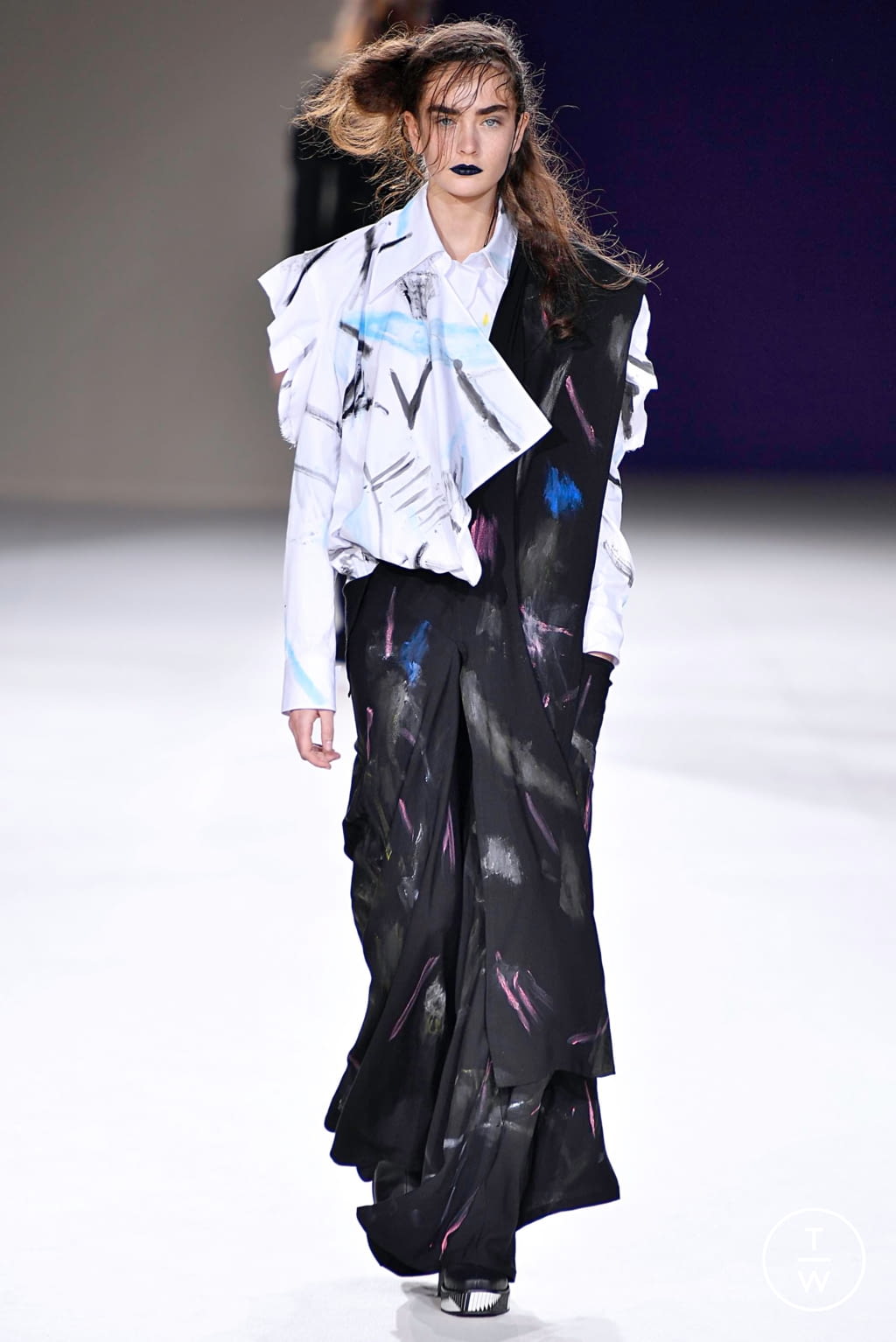 Fashion Week Paris Fall/Winter 2019 look 11 de la collection Yohji Yamamoto womenswear