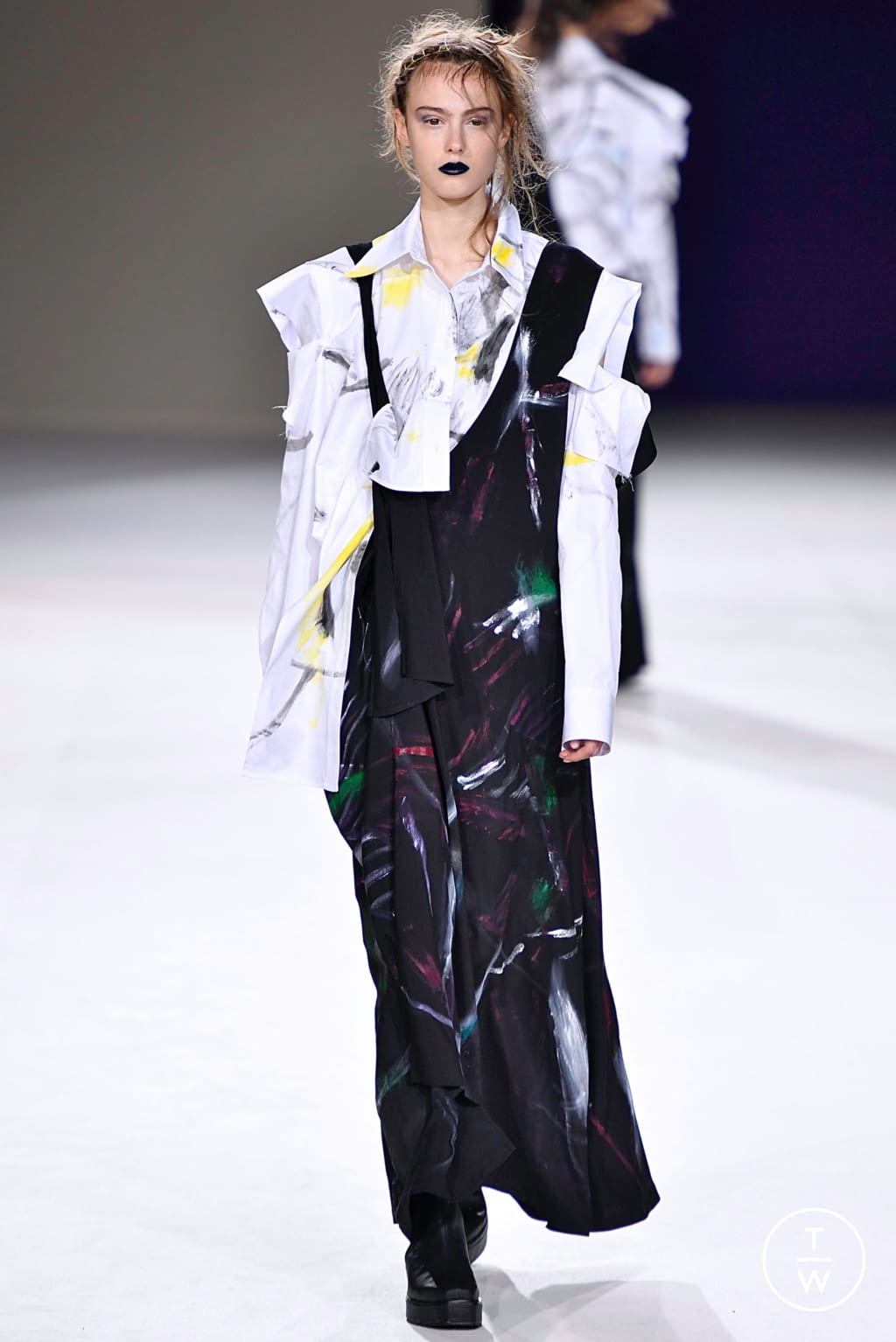 Fashion Week Paris Fall/Winter 2019 look 12 de la collection Yohji Yamamoto womenswear