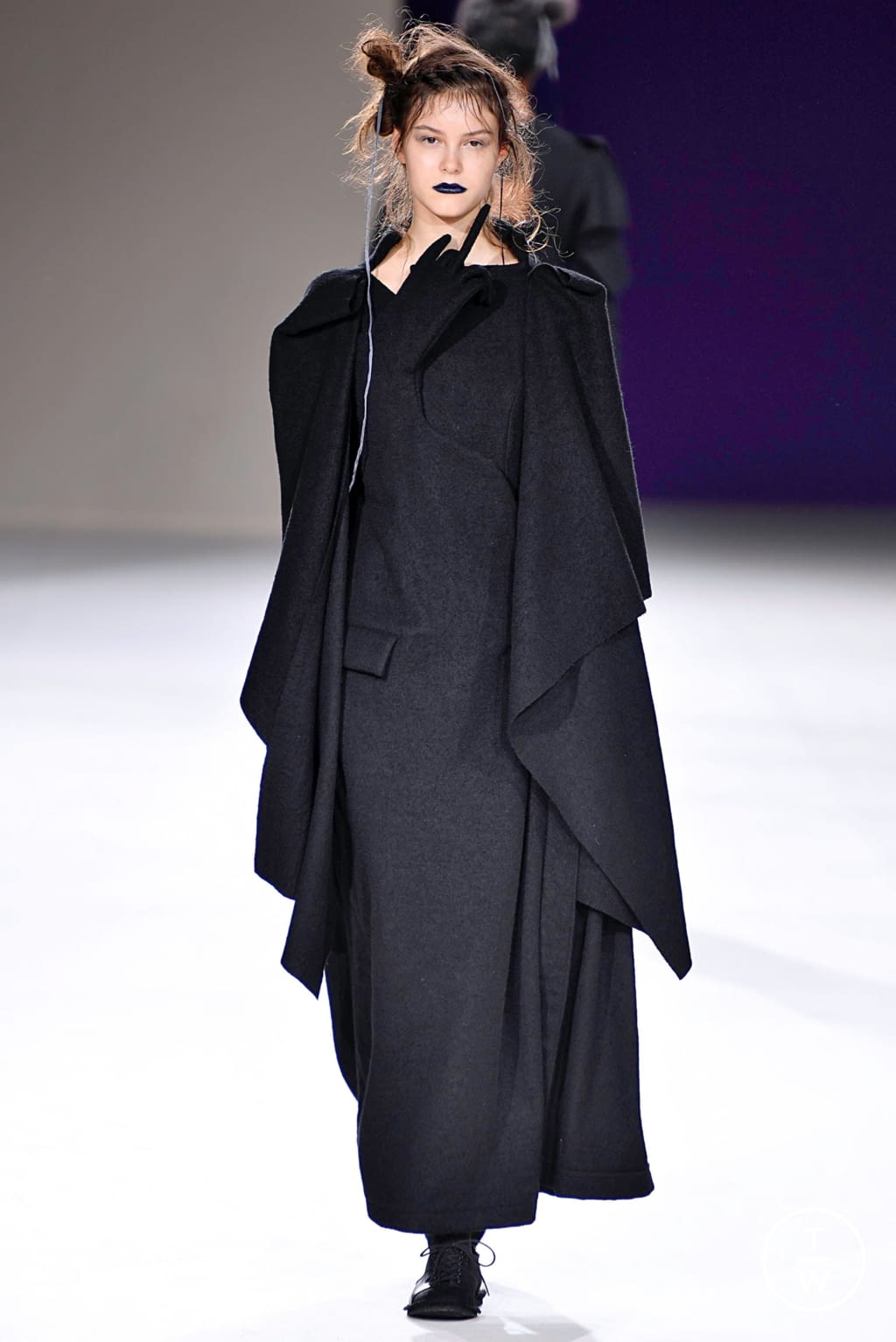 Fashion Week Paris Fall/Winter 2019 look 15 from the Yohji Yamamoto collection womenswear