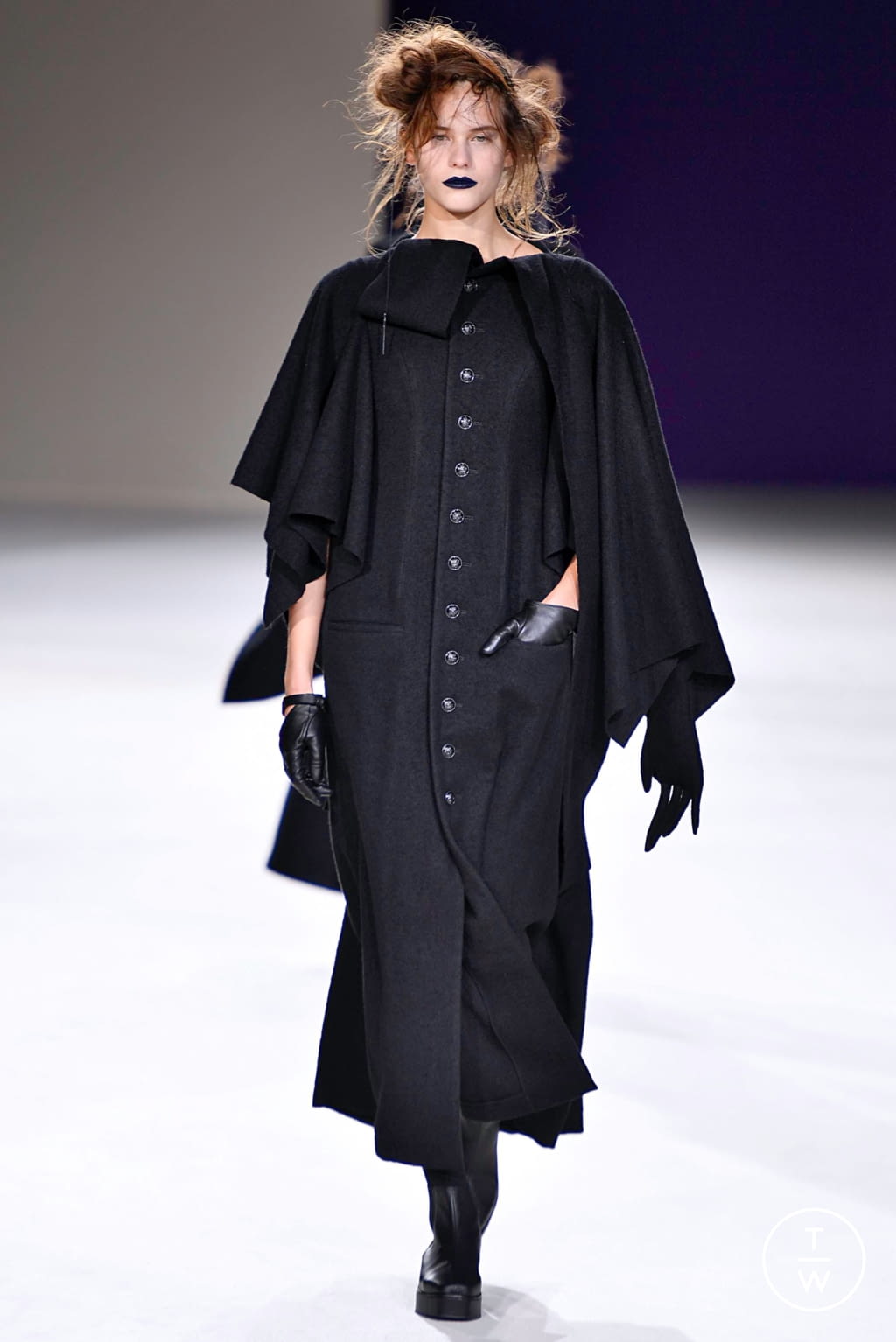 Fashion Week Paris Fall/Winter 2019 look 16 from the Yohji Yamamoto collection womenswear