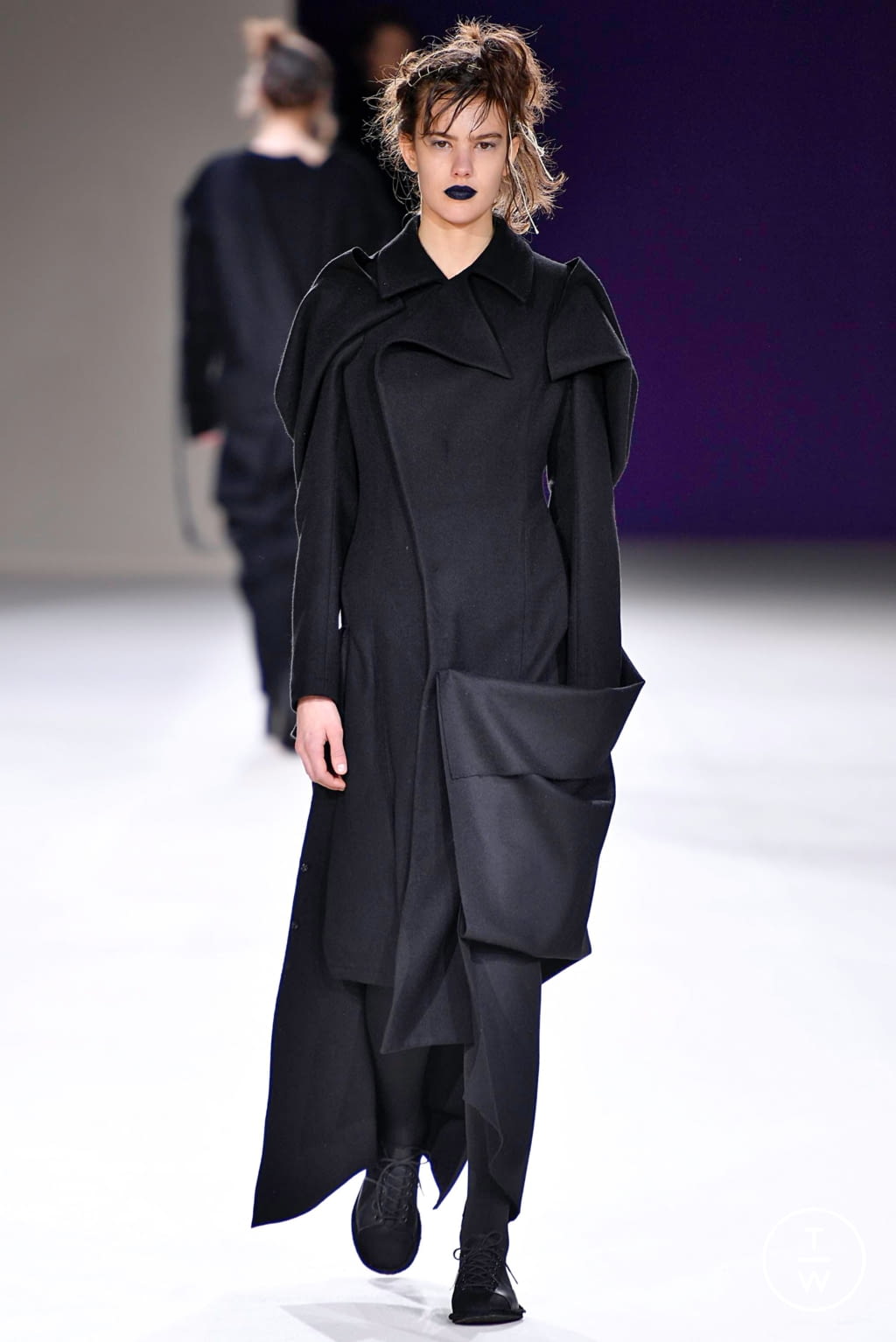 Fashion Week Paris Fall/Winter 2019 look 20 de la collection Yohji Yamamoto womenswear