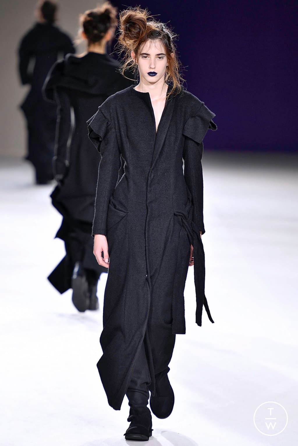Fashion Week Paris Fall/Winter 2019 look 23 de la collection Yohji Yamamoto womenswear