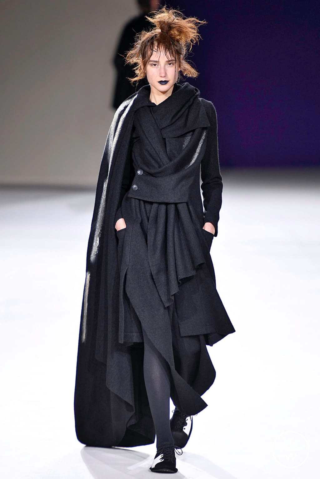 Fashion Week Paris Fall/Winter 2019 look 26 de la collection Yohji Yamamoto womenswear