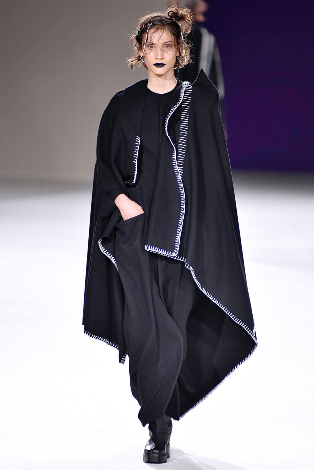 Fashion Week Paris Fall/Winter 2019 look 27 de la collection Yohji Yamamoto womenswear