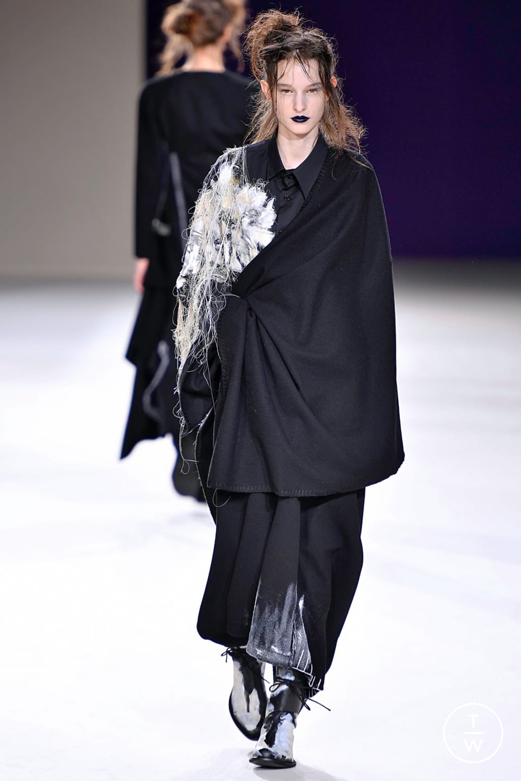 Fashion Week Paris Fall/Winter 2019 look 30 de la collection Yohji Yamamoto womenswear