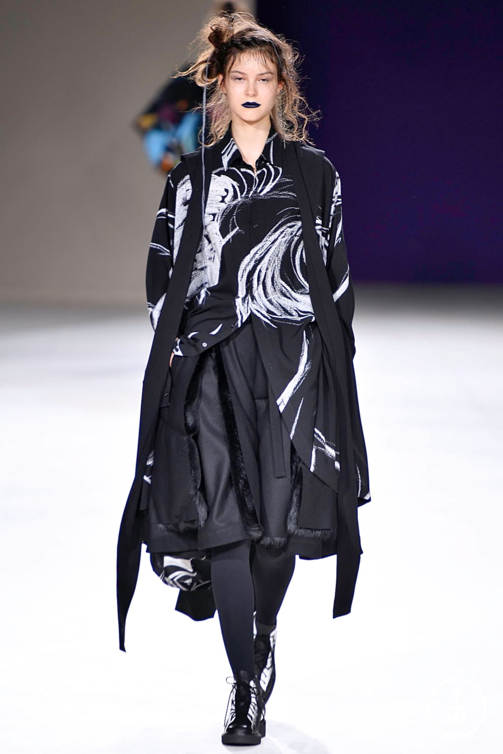 Fashion Week Paris Fall/Winter 2019 look 34 de la collection Yohji Yamamoto womenswear