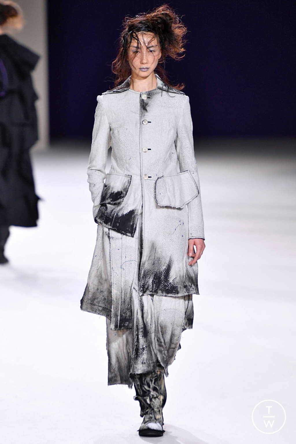 Fashion Week Paris Fall/Winter 2019 look 37 from the Yohji Yamamoto collection womenswear