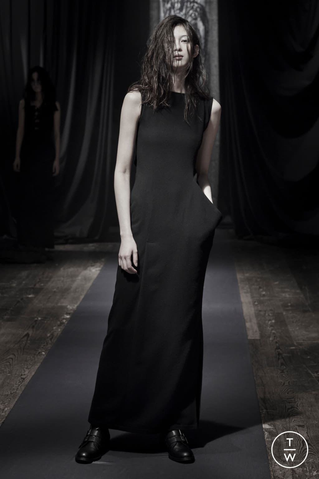 Fashion Week Paris Fall/Winter 2021 look 3 de la collection Yohji Yamamoto womenswear