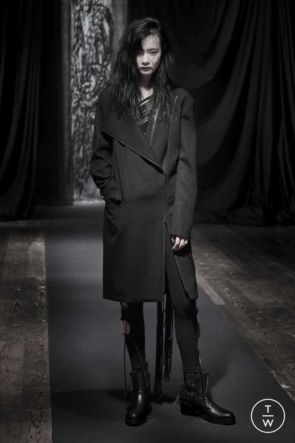 Fashion Week Paris Fall/Winter 2021 look 4 from the Yohji Yamamoto collection womenswear