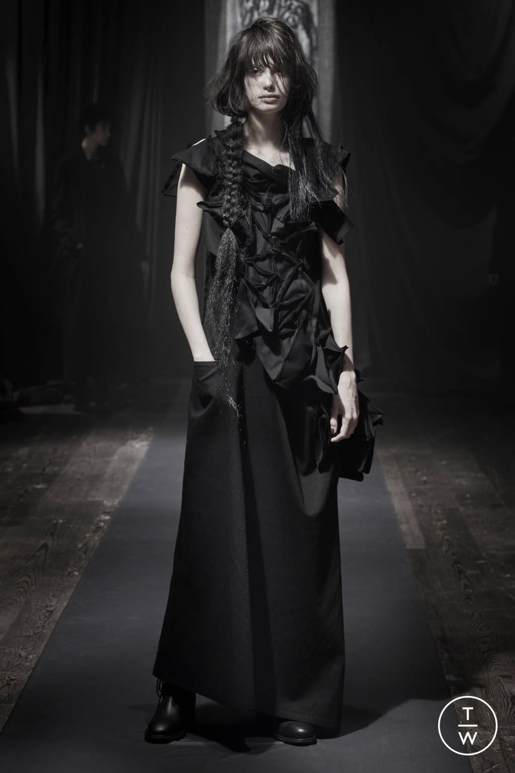 Fashion Week Paris Fall/Winter 2021 look 13 de la collection Yohji Yamamoto womenswear