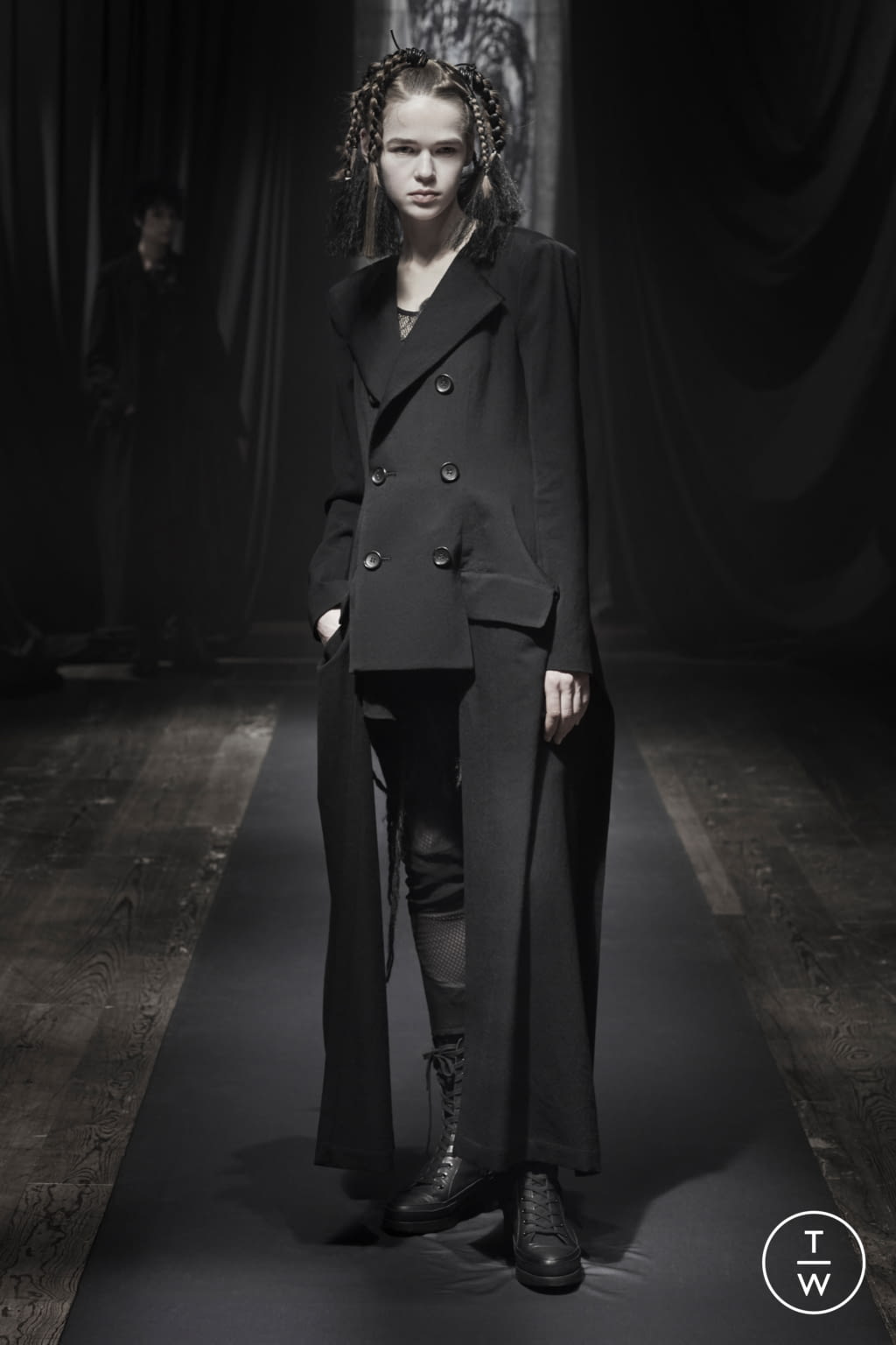 Fashion Week Paris Fall/Winter 2021 look 16 de la collection Yohji Yamamoto womenswear