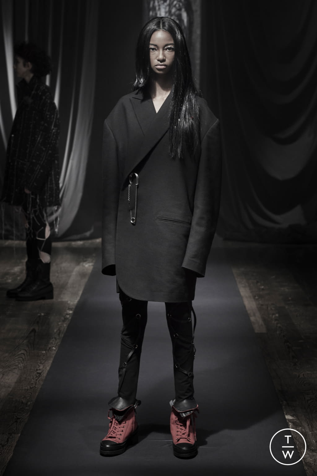 Fashion Week Paris Fall/Winter 2021 look 19 de la collection Yohji Yamamoto womenswear