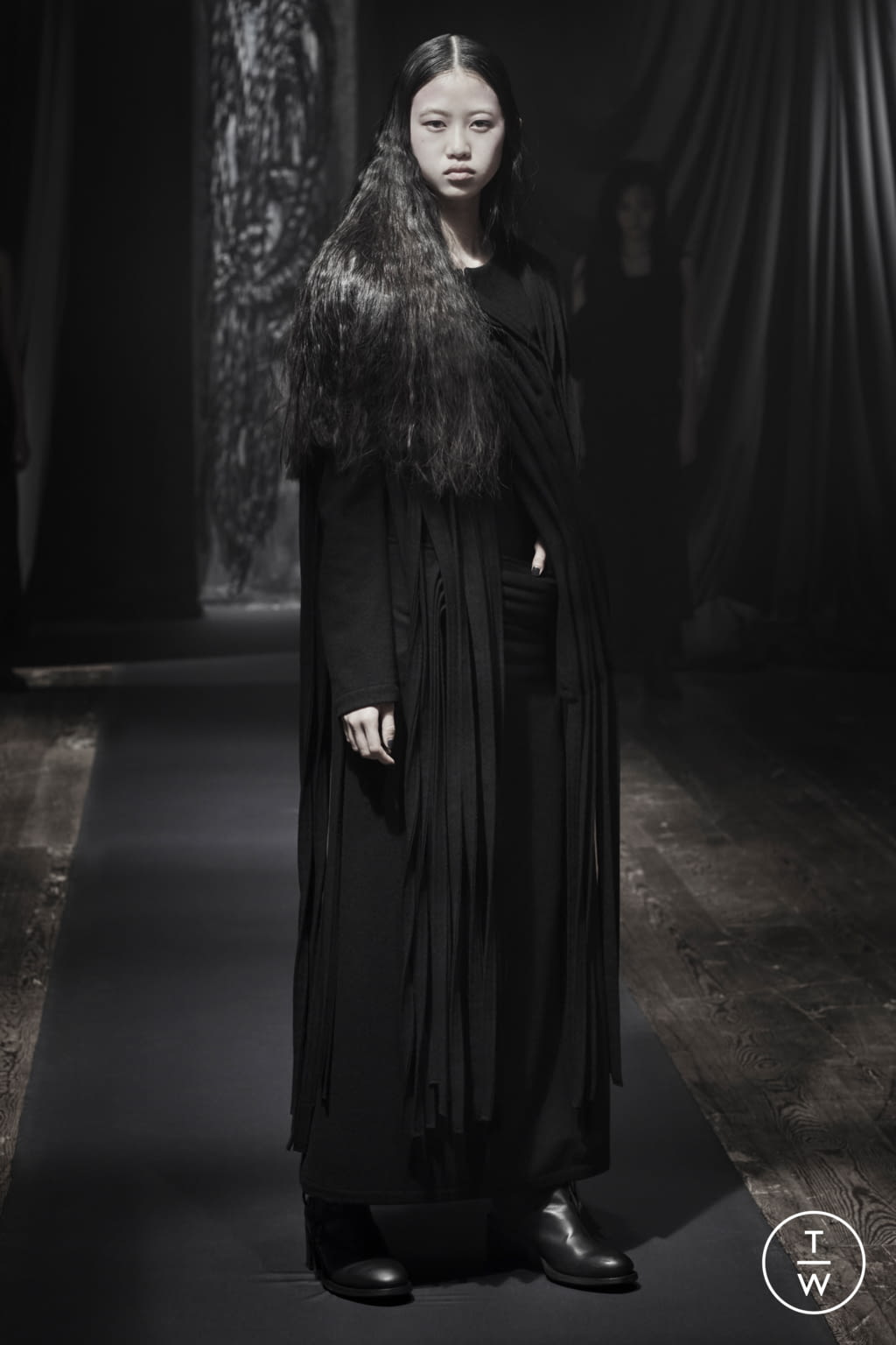 Fashion Week Paris Fall/Winter 2021 look 21 de la collection Yohji Yamamoto womenswear