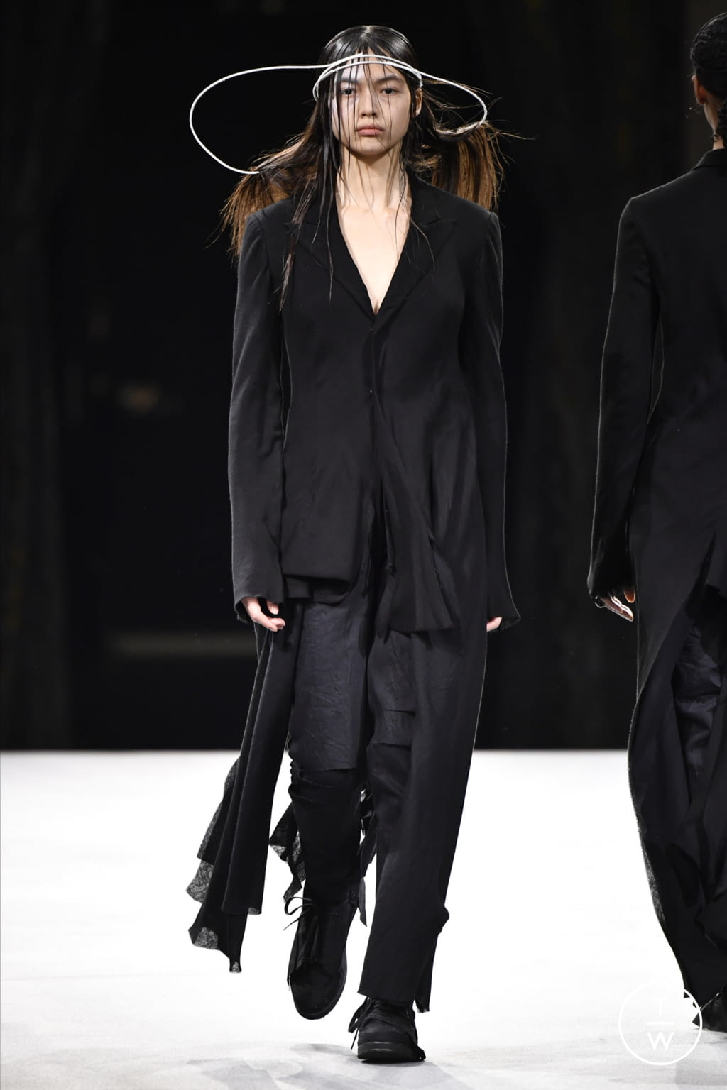Fashion Week Paris Fall/Winter 2022 look 18 from the Yohji Yamamoto collection 女装