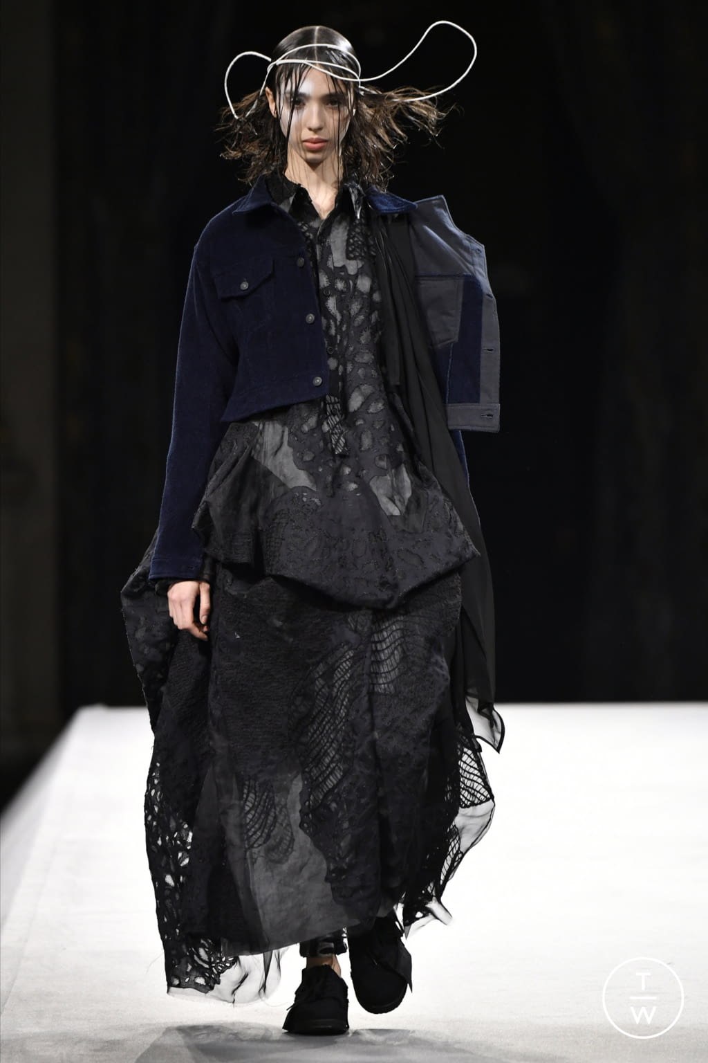 Fashion Week Paris Fall/Winter 2022 look 33 from the Yohji Yamamoto collection 女装
