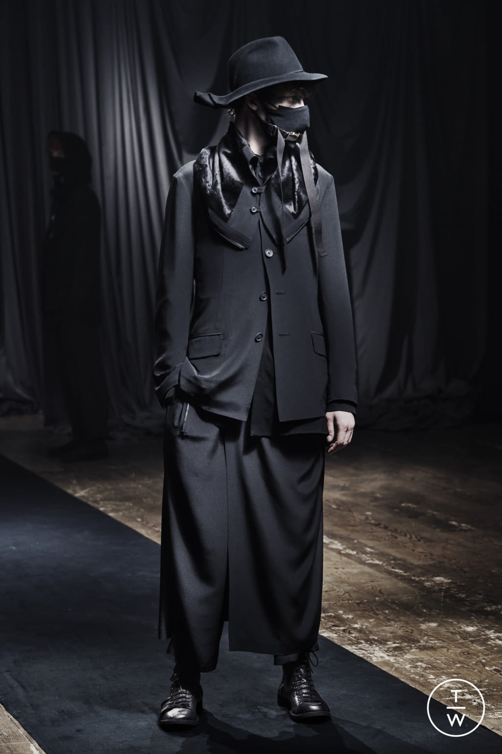 Yohji Yamamoto FW21 男装#13 - Tagwalk：时尚搜索引擎