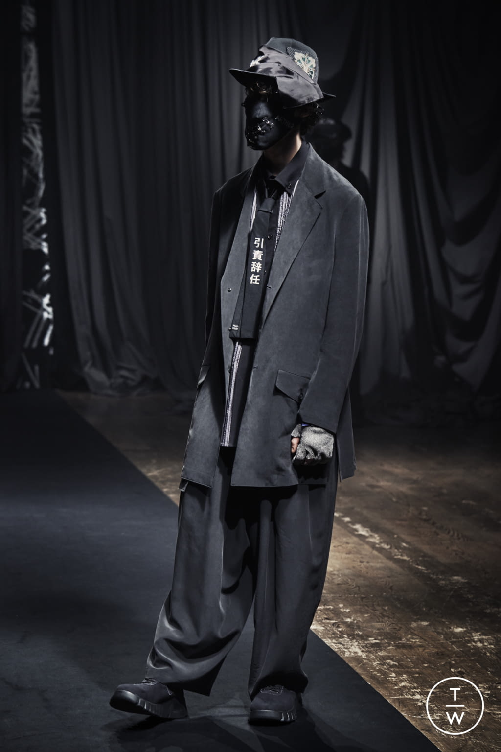 Yohji Yamamoto FW21 menswear #16 - Tagwalk: The Fashion Search Engine