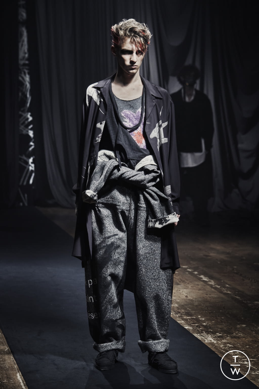 Fashion Week Paris Fall/Winter 2021 look 19 from the Yohji Yamamoto collection 男装