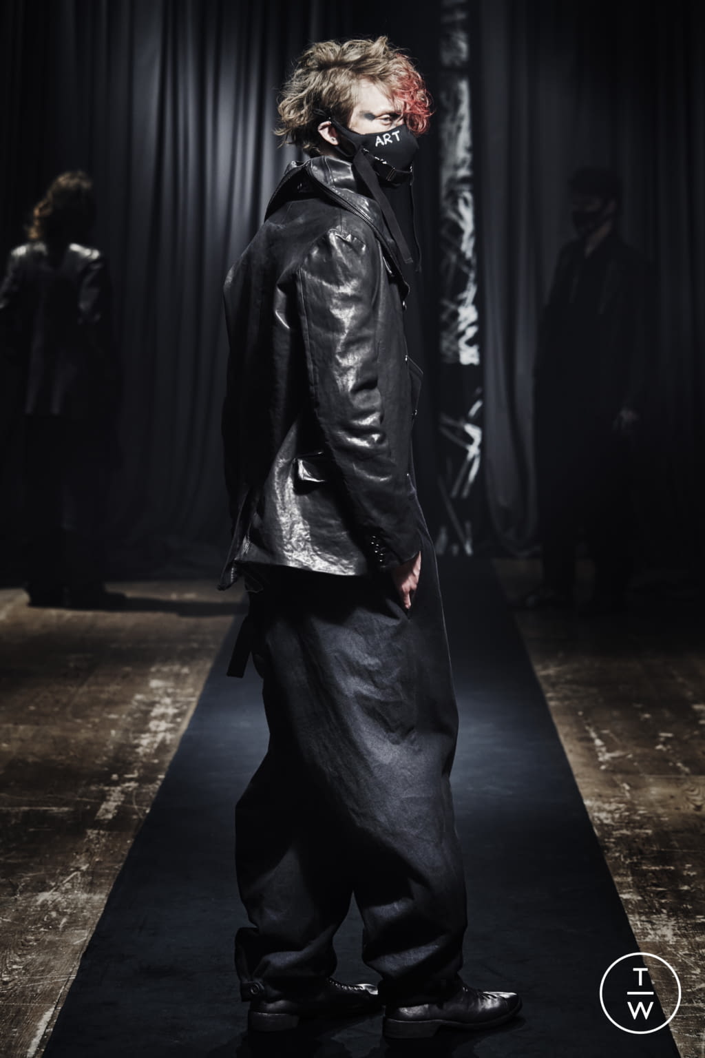 Fashion Week Paris Fall/Winter 2021 look 8 from the Yohji Yamamoto collection menswear