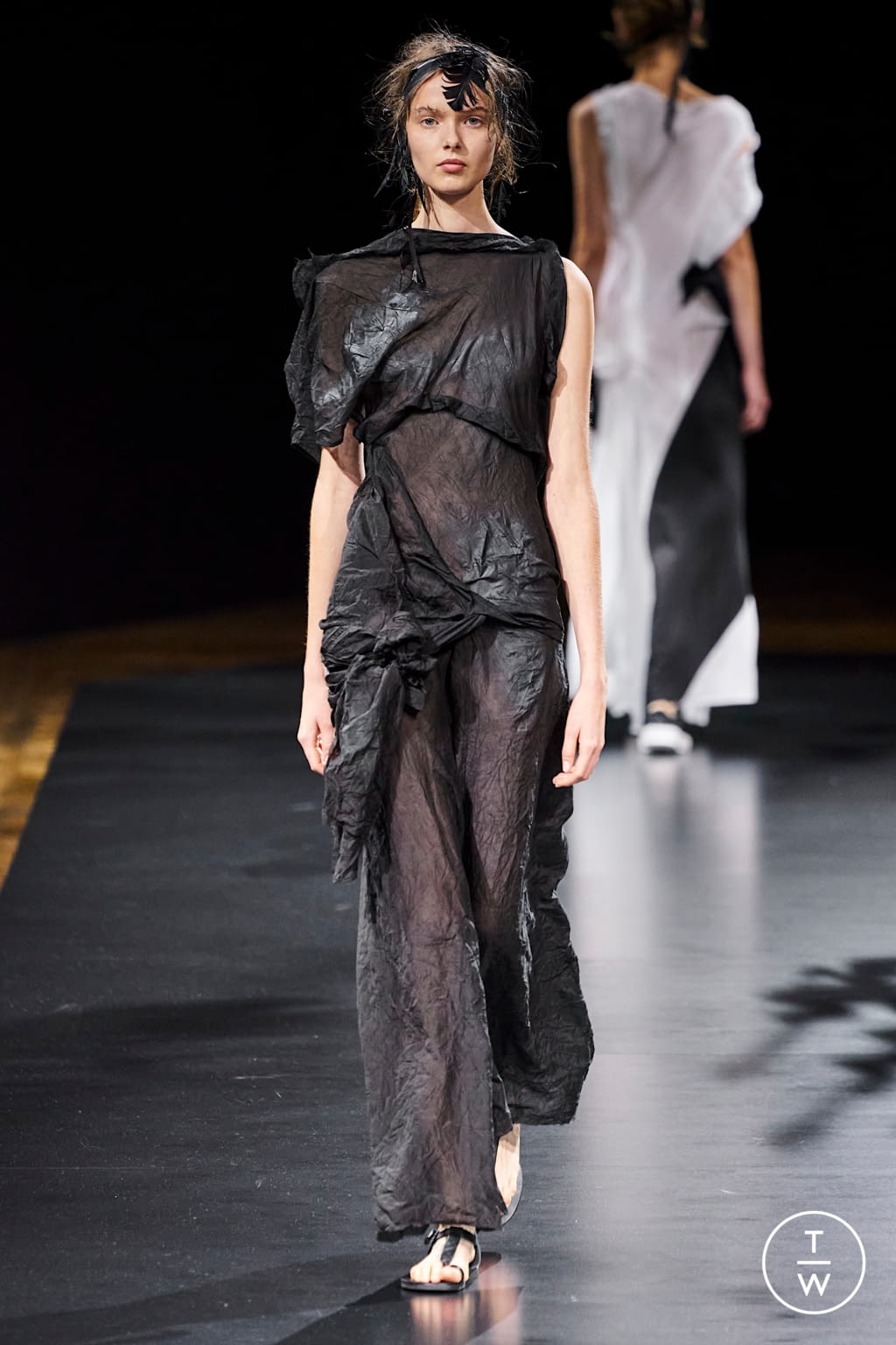 Fashion Week Paris Spring/Summer 2021 look 5 from the Yohji Yamamoto collection womenswear
