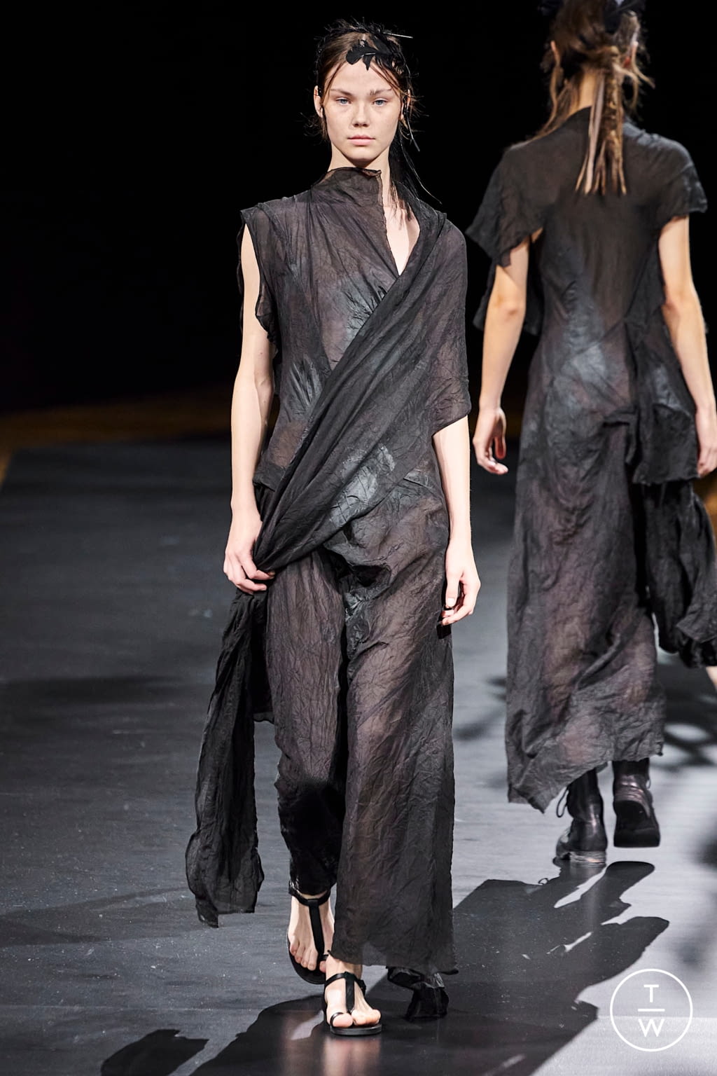 Fashion Week Paris Spring/Summer 2021 look 7 from the Yohji Yamamoto collection 女装