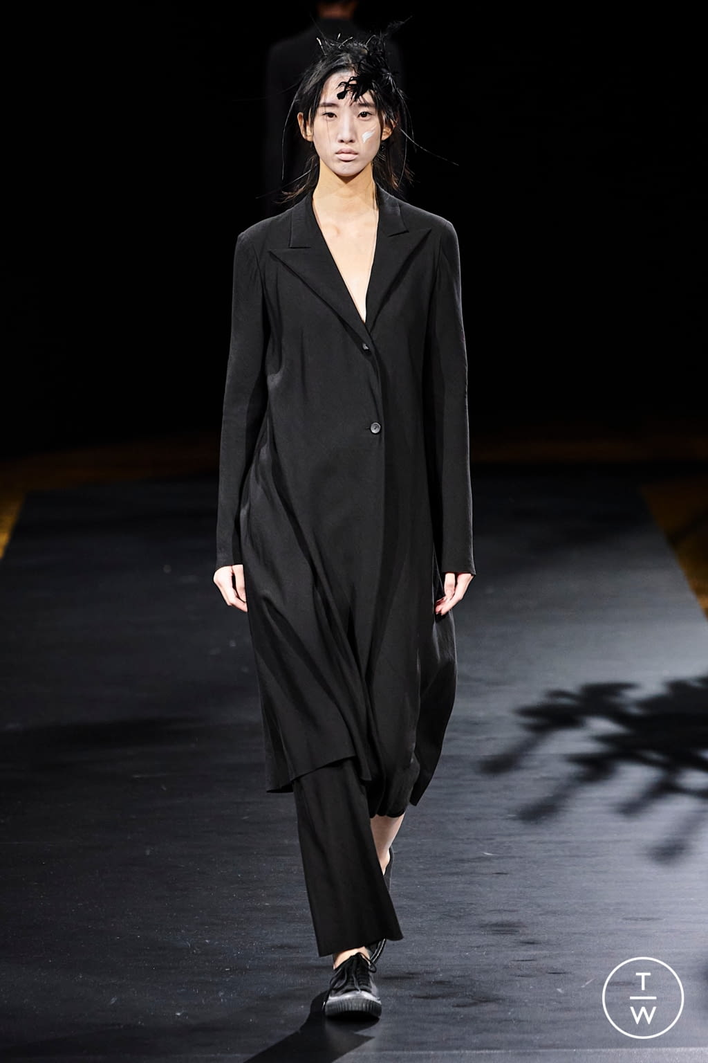 Fashion Week Paris Spring/Summer 2021 look 10 from the Yohji Yamamoto collection womenswear