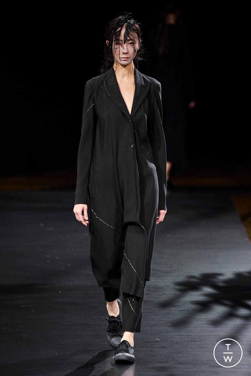 Fashion Week Paris Spring/Summer 2021 look 14 from the Yohji Yamamoto collection womenswear