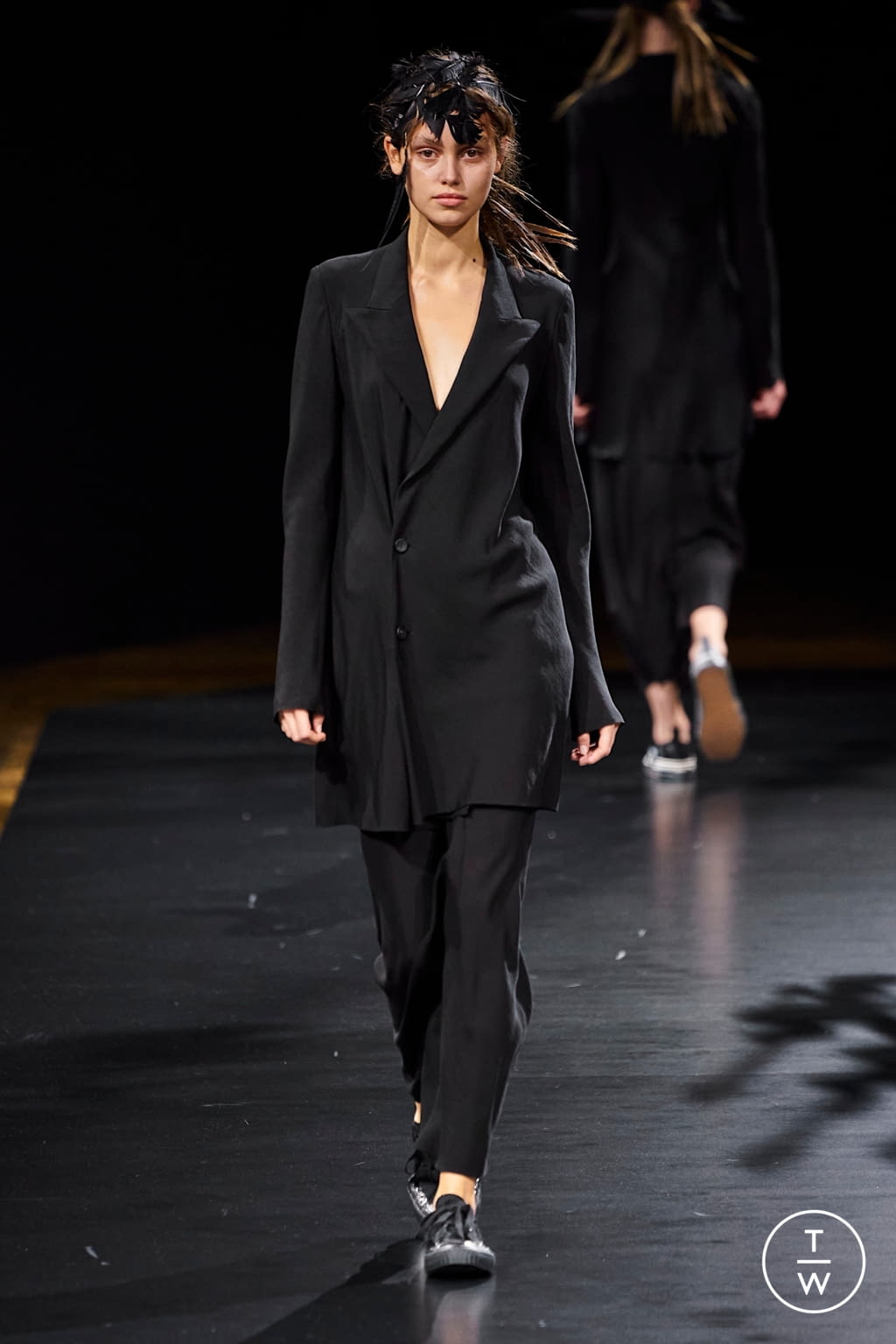 Fashion Week Paris Spring/Summer 2021 look 17 from the Yohji Yamamoto collection womenswear