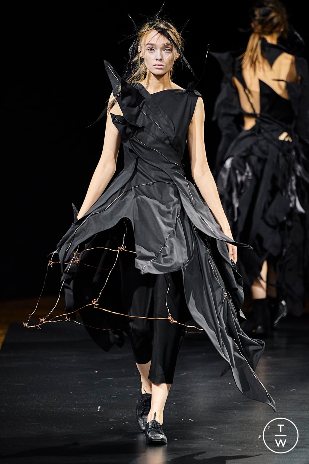 Fashion Week Paris Spring/Summer 2021 look 27 from the Yohji Yamamoto collection 女装