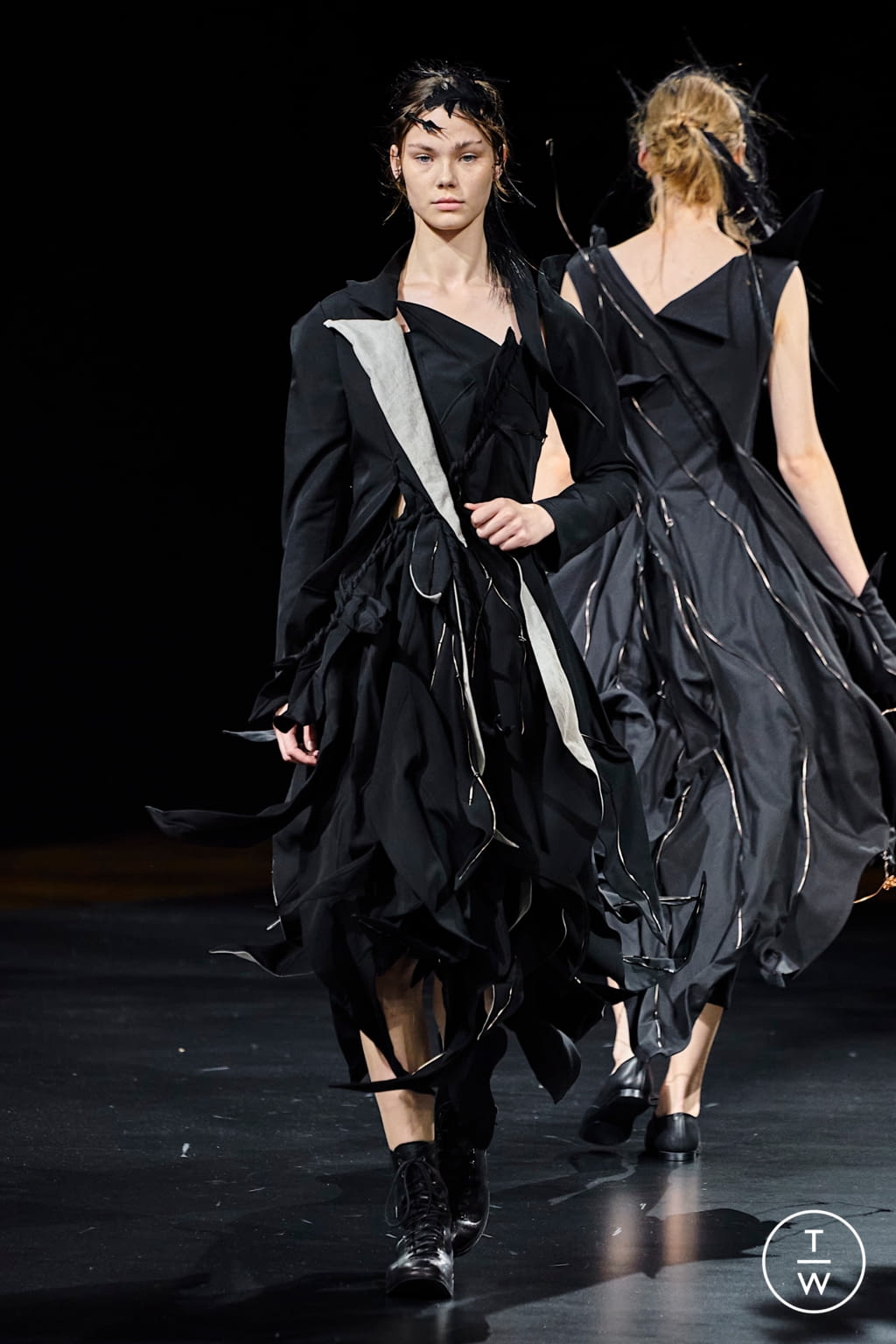 Fashion Week Paris Spring/Summer 2021 look 28 from the Yohji Yamamoto collection womenswear