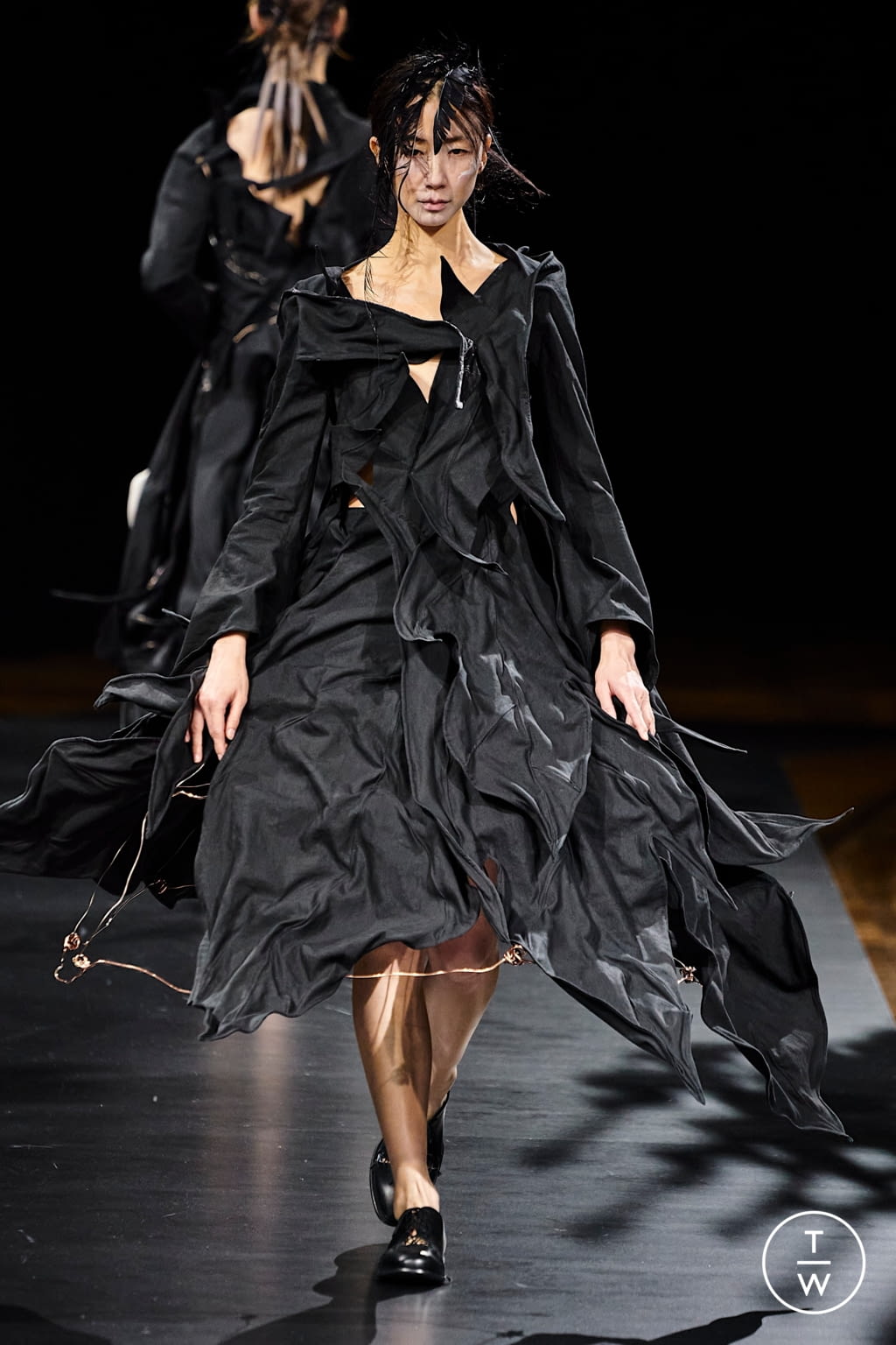 Fashion Week Paris Spring/Summer 2021 look 29 from the Yohji Yamamoto collection womenswear