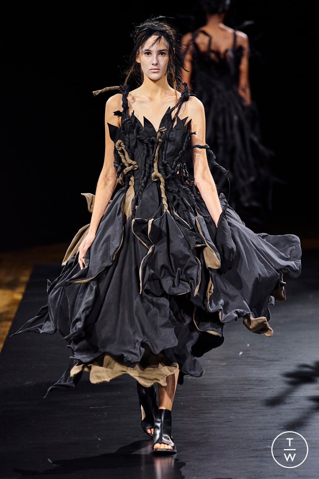 Fashion Week Paris Spring/Summer 2021 look 31 de la collection Yohji Yamamoto womenswear