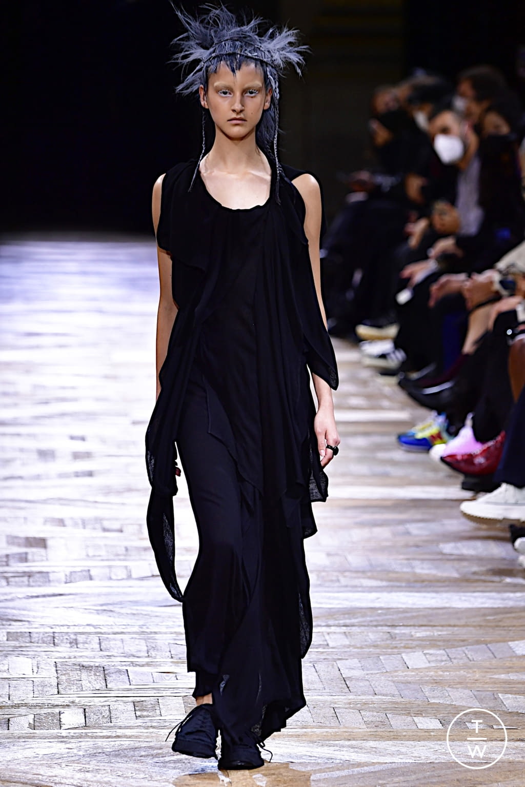 Fashion Week Paris Spring/Summer 2022 look 3 from the Yohji Yamamoto collection 女装