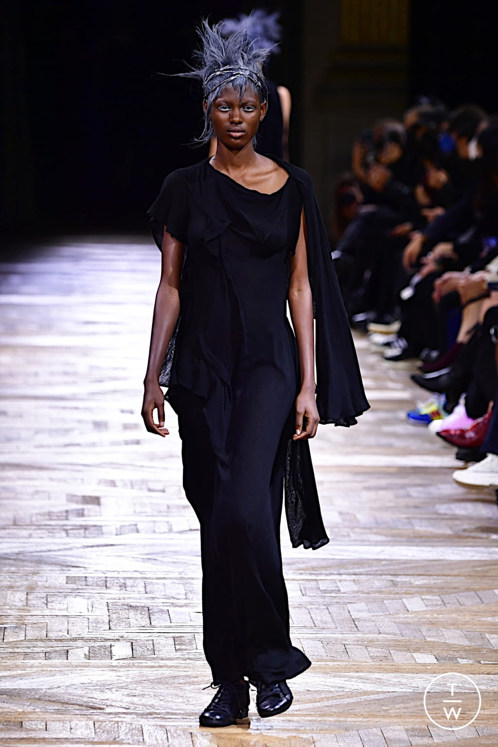 Fashion Week Paris Spring/Summer 2022 look 4 from the Yohji Yamamoto collection womenswear