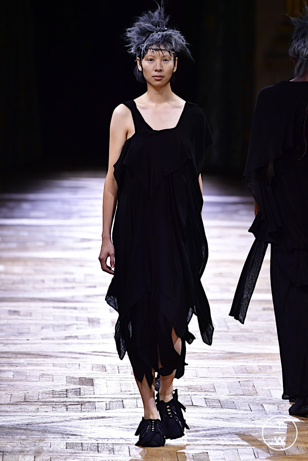 Fashion Week Paris Spring/Summer 2022 look 5 from the Yohji Yamamoto collection 女装