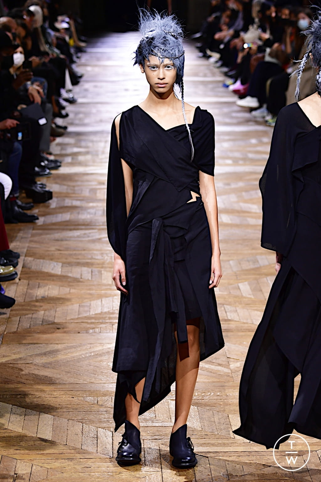 Fashion Week Paris Spring/Summer 2022 look 7 from the Yohji Yamamoto collection 女装